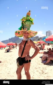 brazil-rio-de-janiero-a-man-sporting-a-festive-hat-on-ipanema-beach-KFC65H.jpg